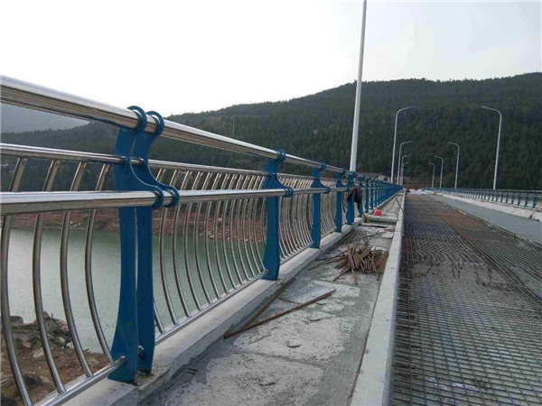 湖南不锈钢桥梁护栏的特点及其在桥梁安全中的重要作用