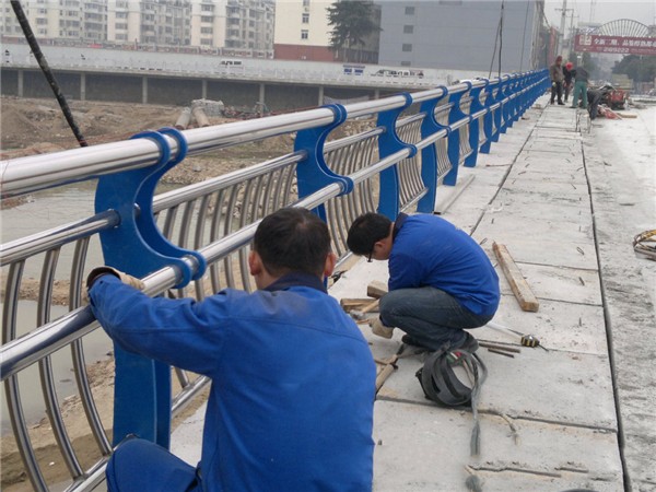 湖南不锈钢桥梁护栏除锈维护的重要性及其方法