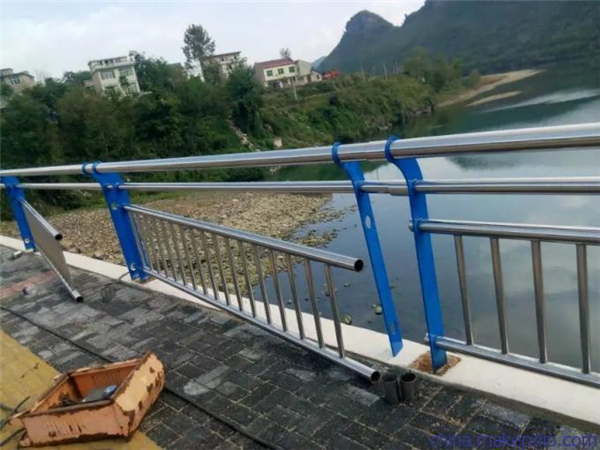 湖南不锈钢复合管护栏是一种卓越的防护材料